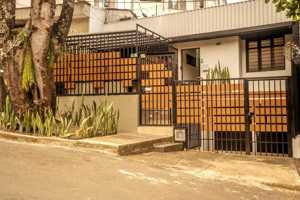 Loft Minimalista En Imbanaco, Con Agua Caliente Y Aa En Cali, Colombia Lejlighed